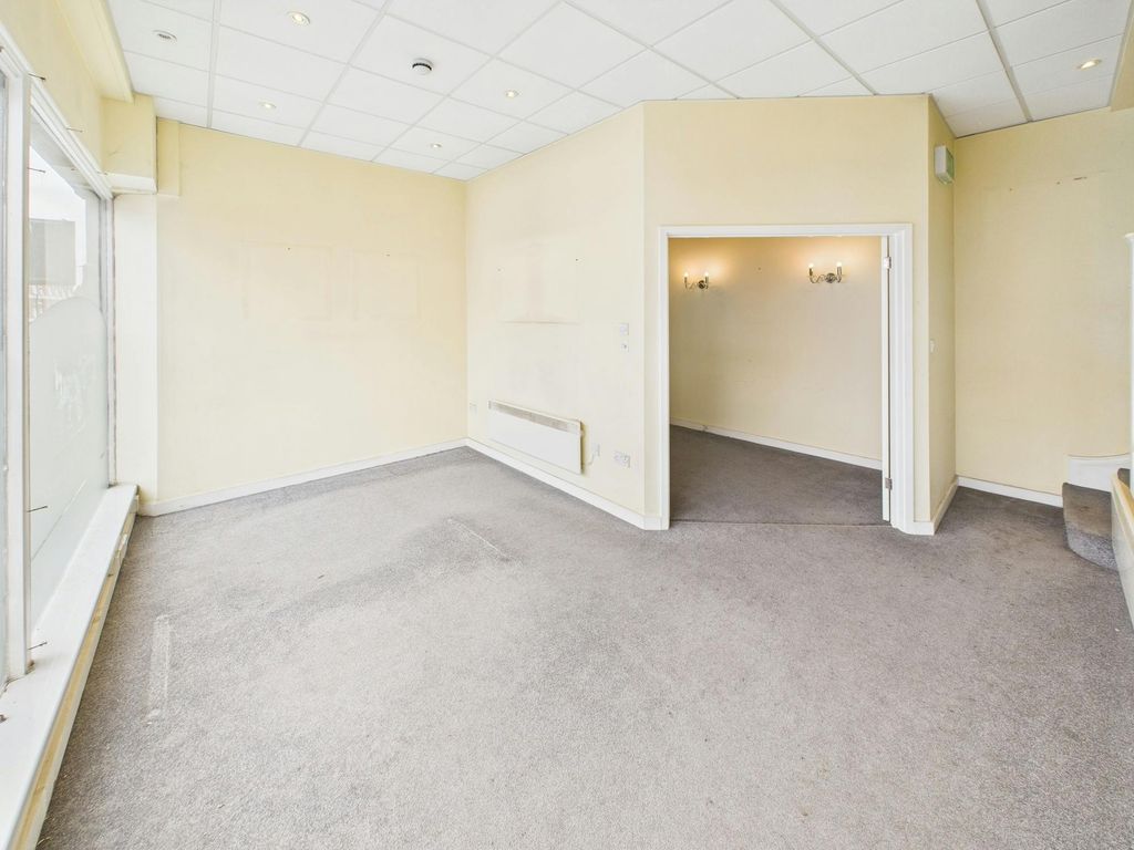 Property photo 2 of 5 Ground i.Jpg