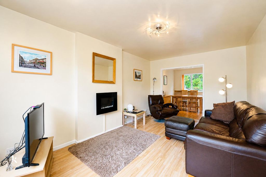 Property photo 2 of 25