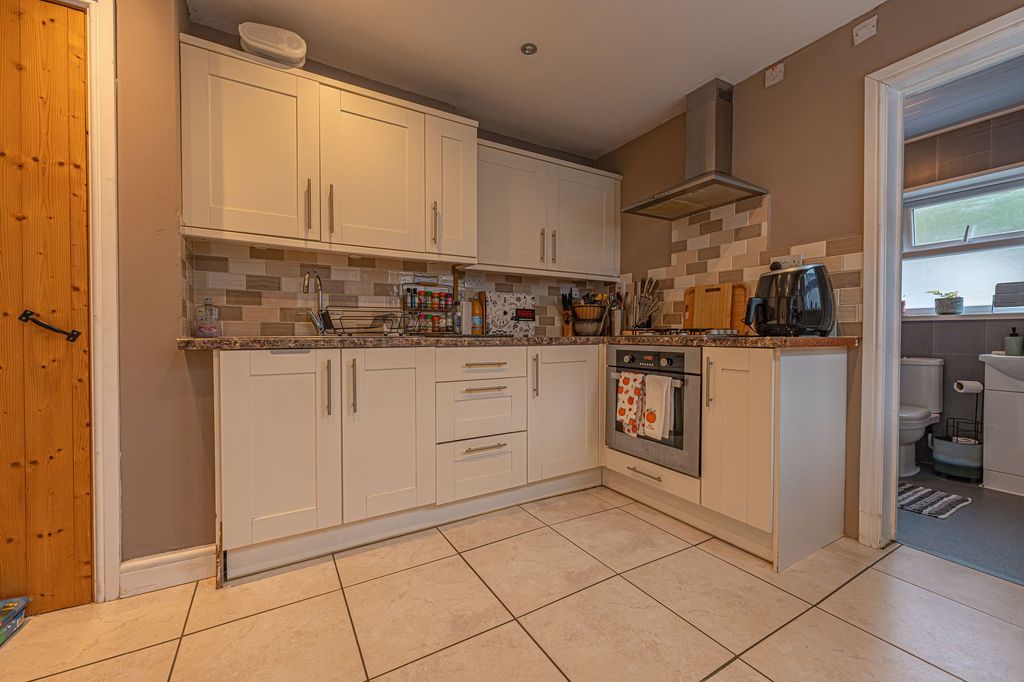Property photo 3 of 24