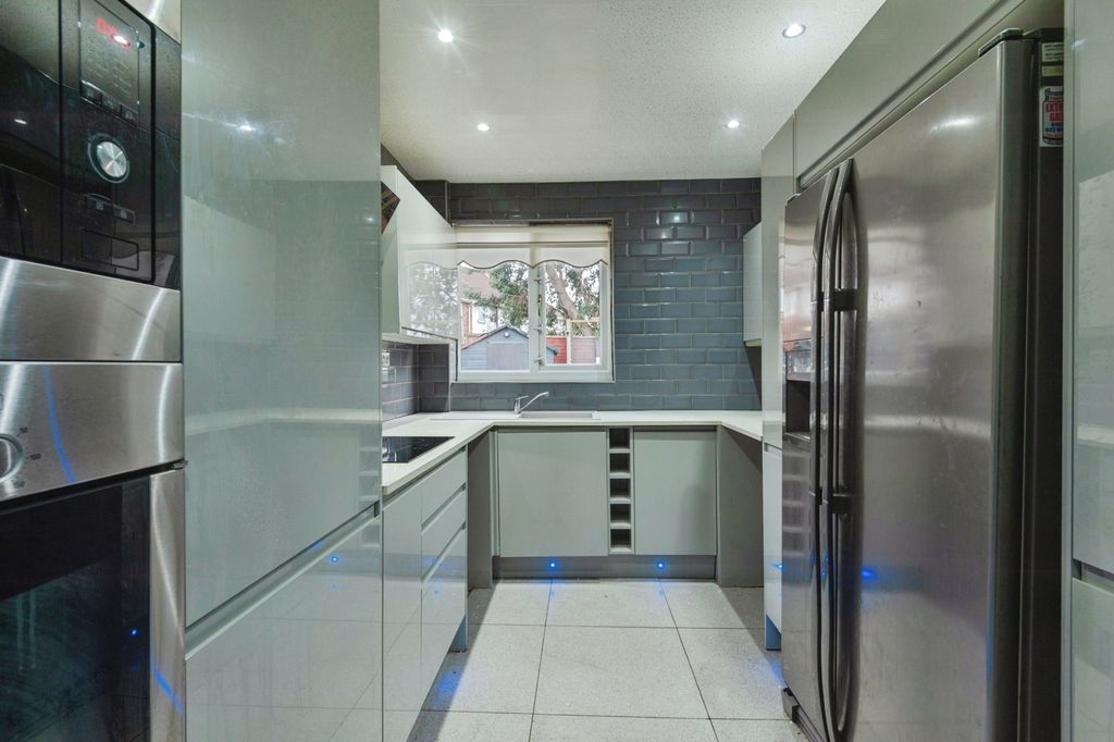 Property photo 3 of 17 Pbox-Img.Jpg