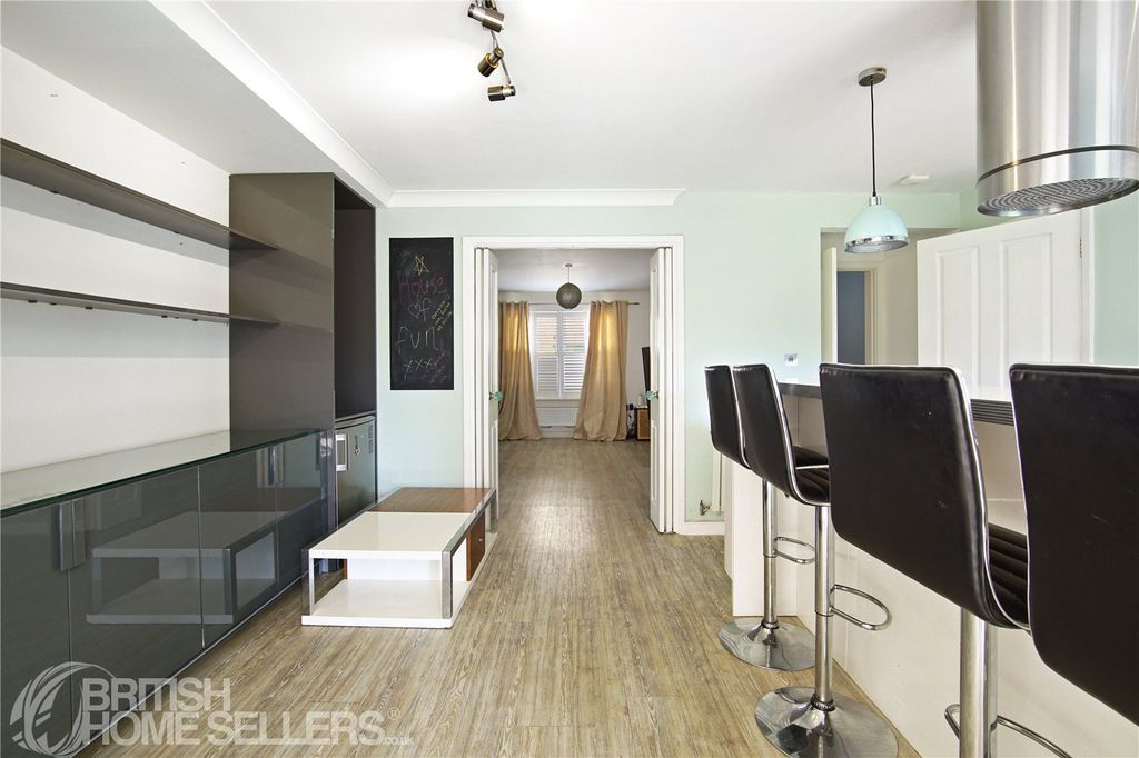 Property photo 3 of 18 Picture No. 05