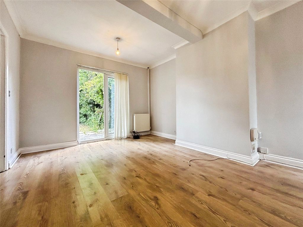 Property photo 2 of 12 Picture No. 11