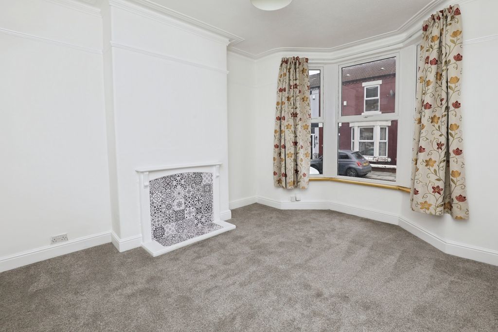 Property photo 2 of 14 Lounge