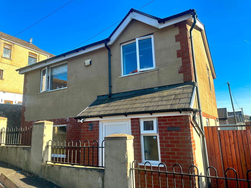 Property photo 2 of 33