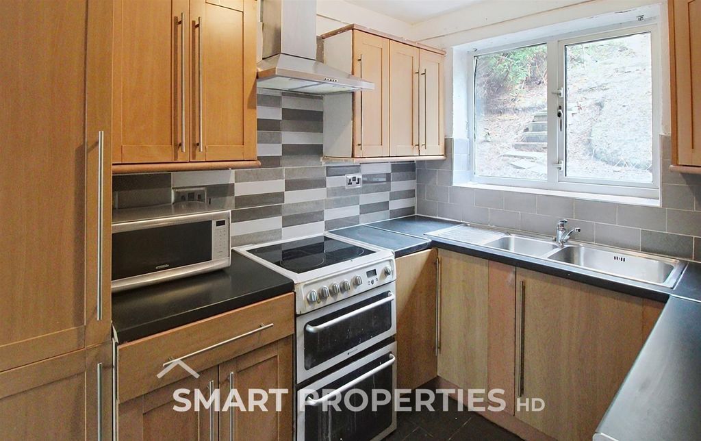 Property photo 2 of 10 Kitchen