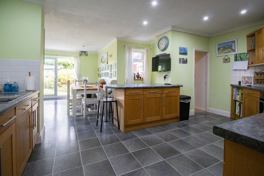 Property photo 3 of 16 4219766