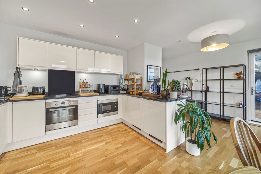 Property photo 2 of 6