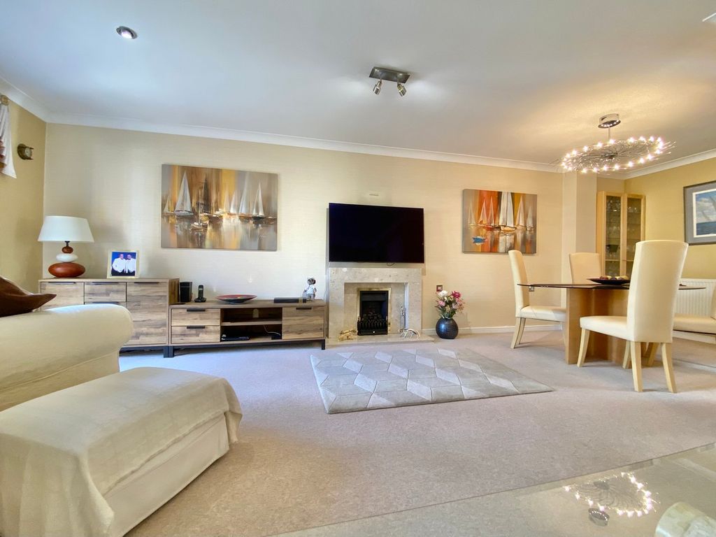 Property photo 2 of 21