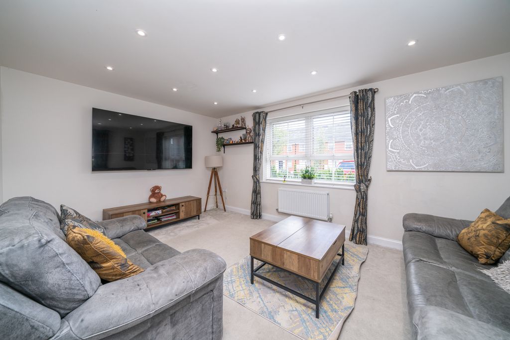 Property photo 3 of 19 3-Teasel-Street-03230