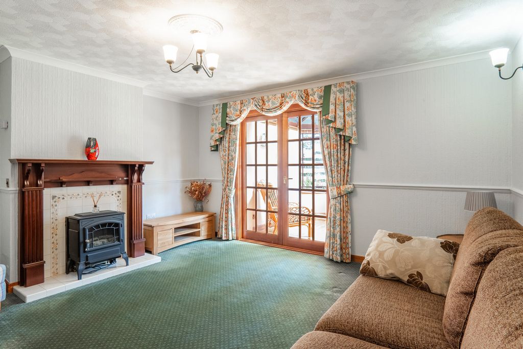 Property photo 2 of 34