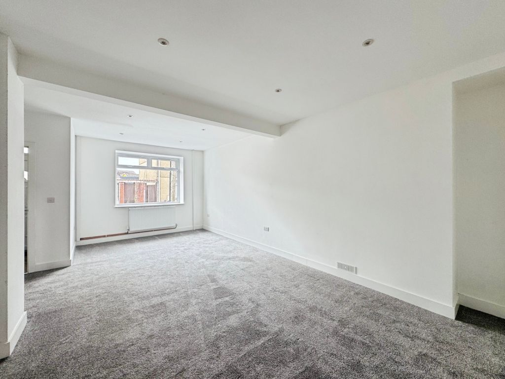 Property photo 3 of 19 4467644