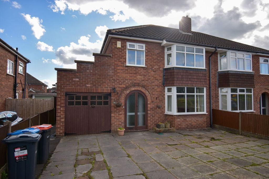 Property photo 2 of 28