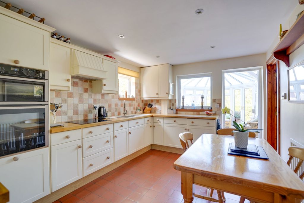 Property photo 2 of 34