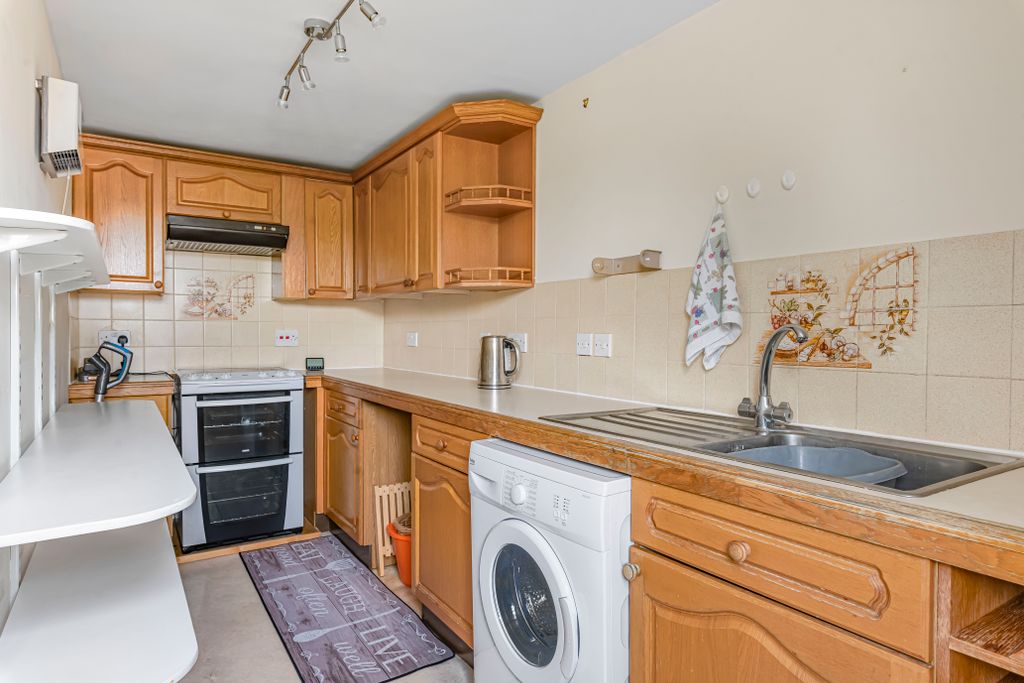 Property photo 3 of 12 Kitchen