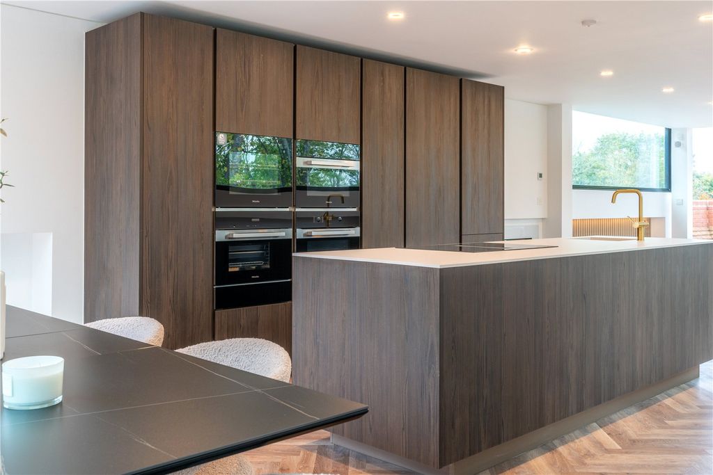 Property photo 3 of 16 Kitchen Island