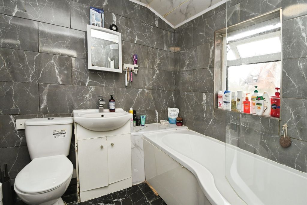 Property photo 3 of 12