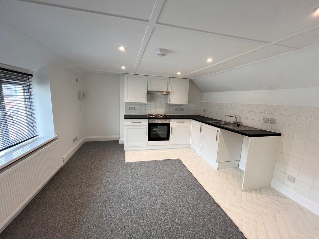 Property photo 2 of 7 Kitchen/Lougne