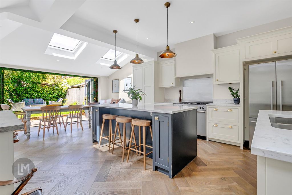 Property photo 1 of 9 Kitchen/Dining Room