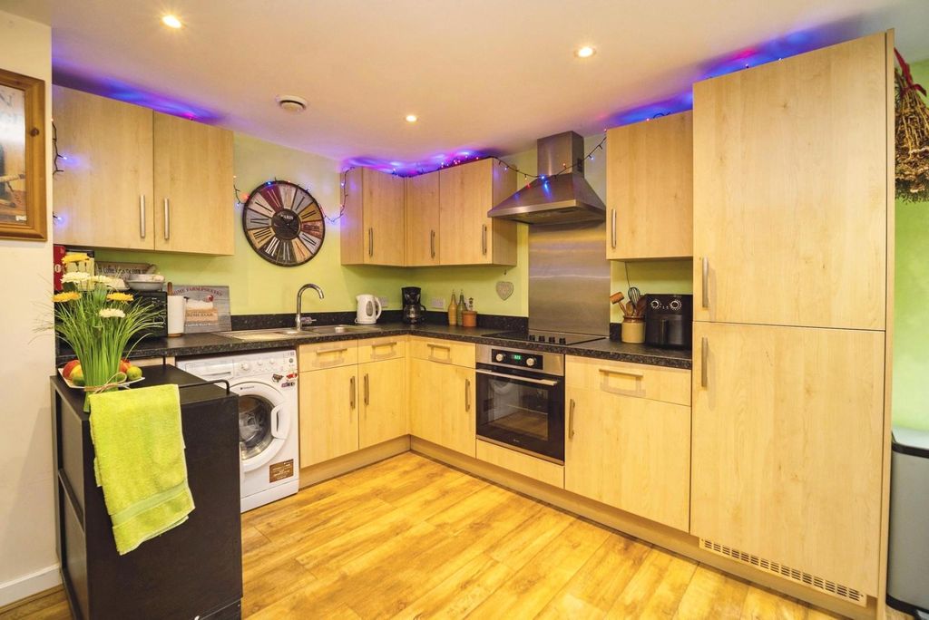 Property photo 2 of 19 Pbox-Img.Jpg