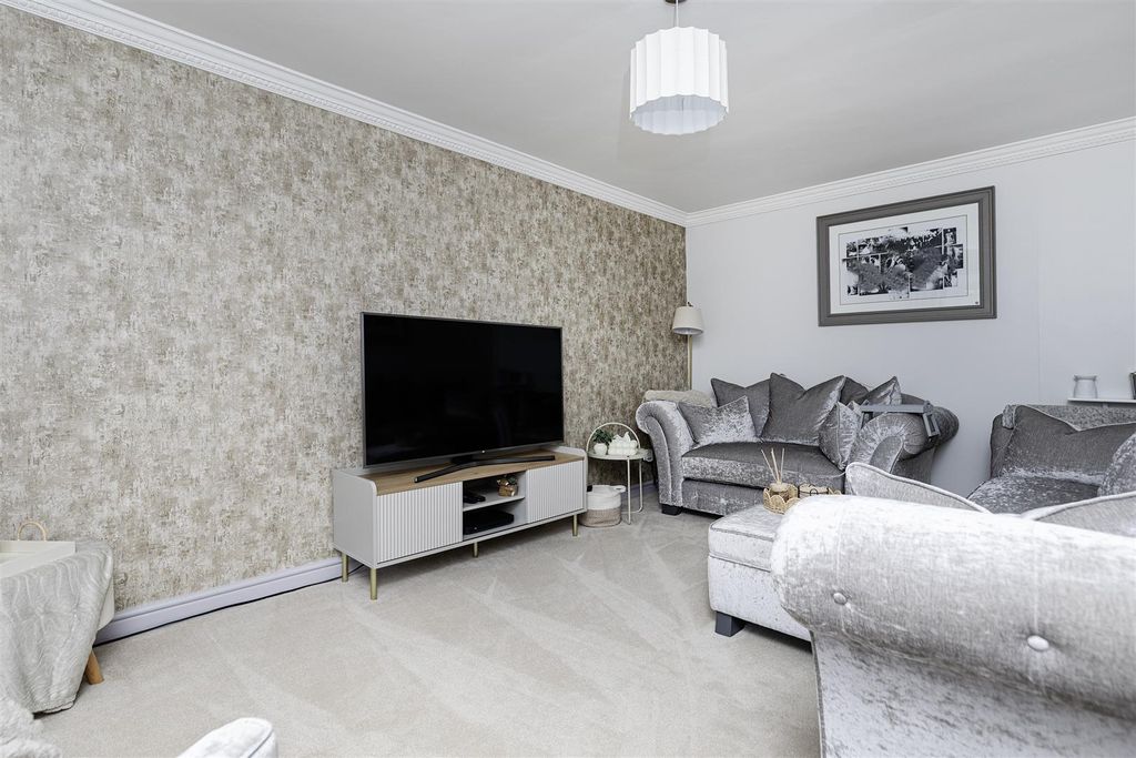 Property photo 2 of 61