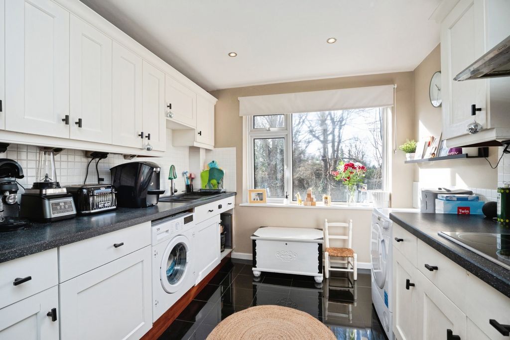 Property photo 2 of 30 Pbox-Img.Jpg