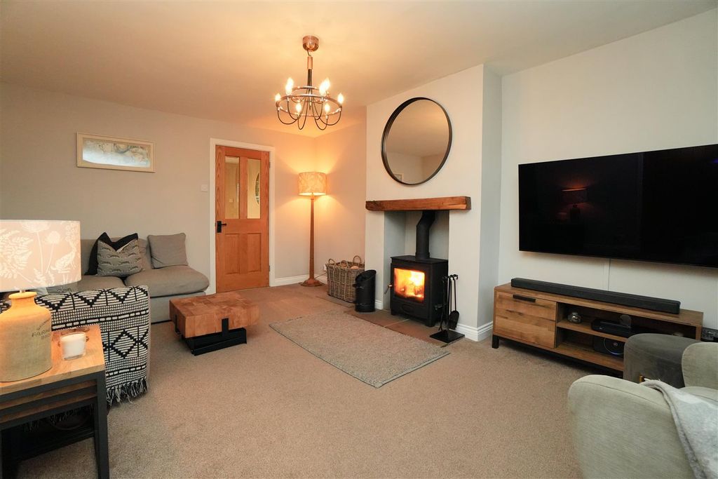 Property photo 2 of 21 Living Room