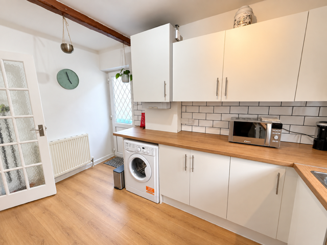 Property photo 3 of 11 Kitchen