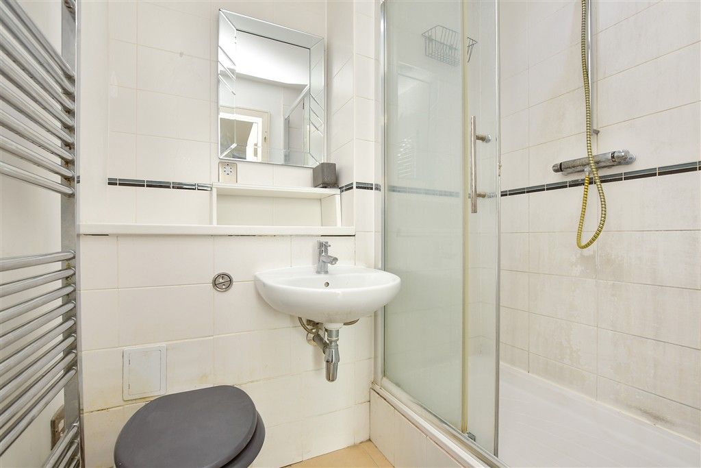 Property photo 1 of 10 En-Suite Shower Room