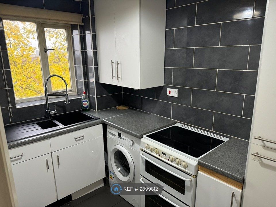 Property photo 3 of 9 Kitchen