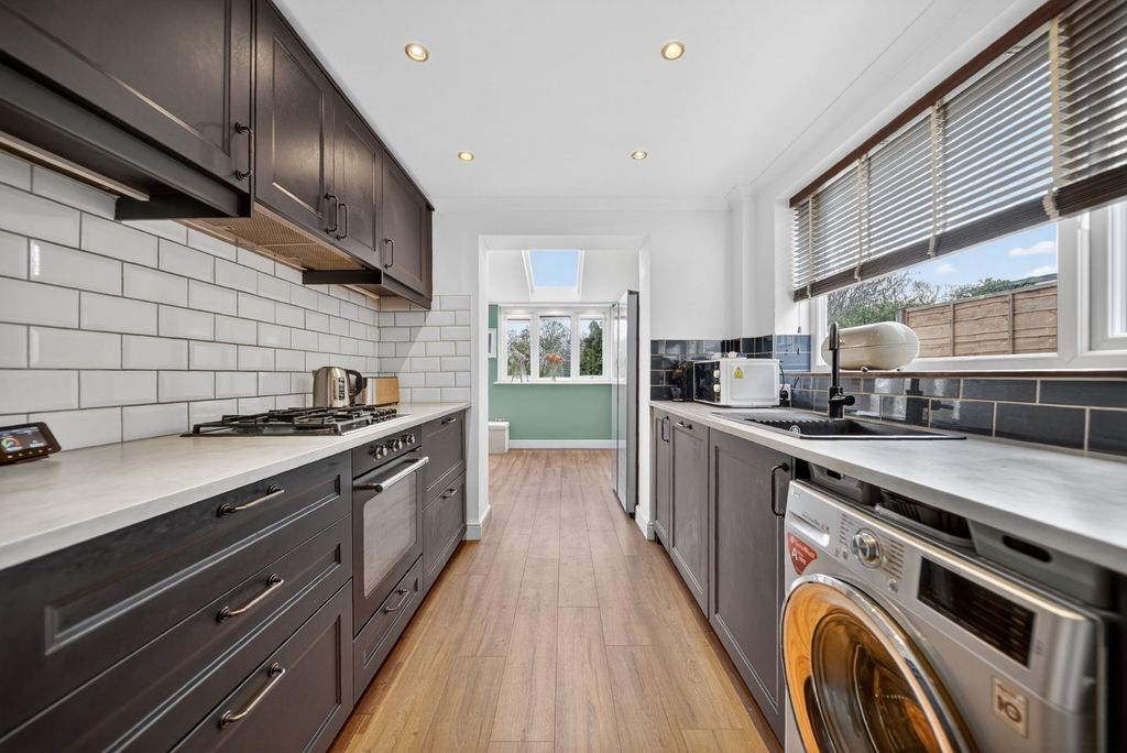 Property photo 3 of 19 Picture No. 27