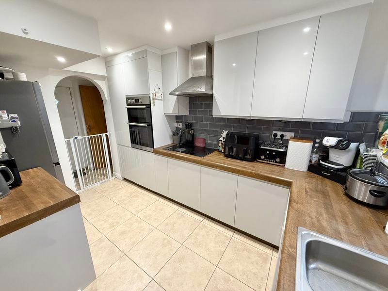 Property photo 2 of 14 Kitchen