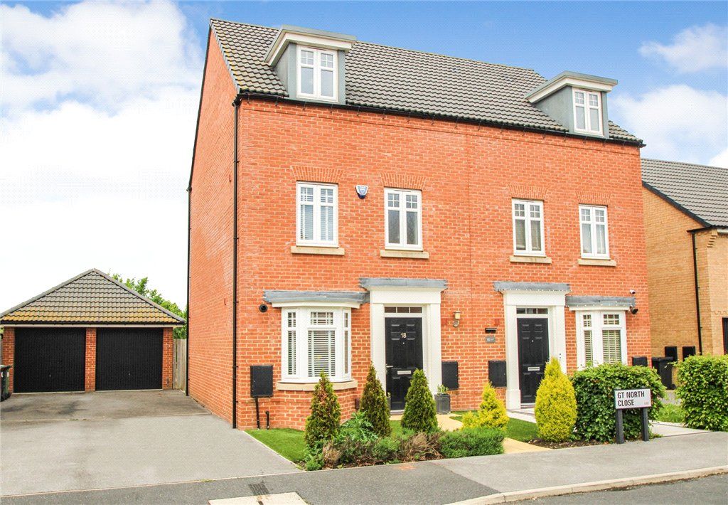 Property photo 1 of 18 18 Great North Close