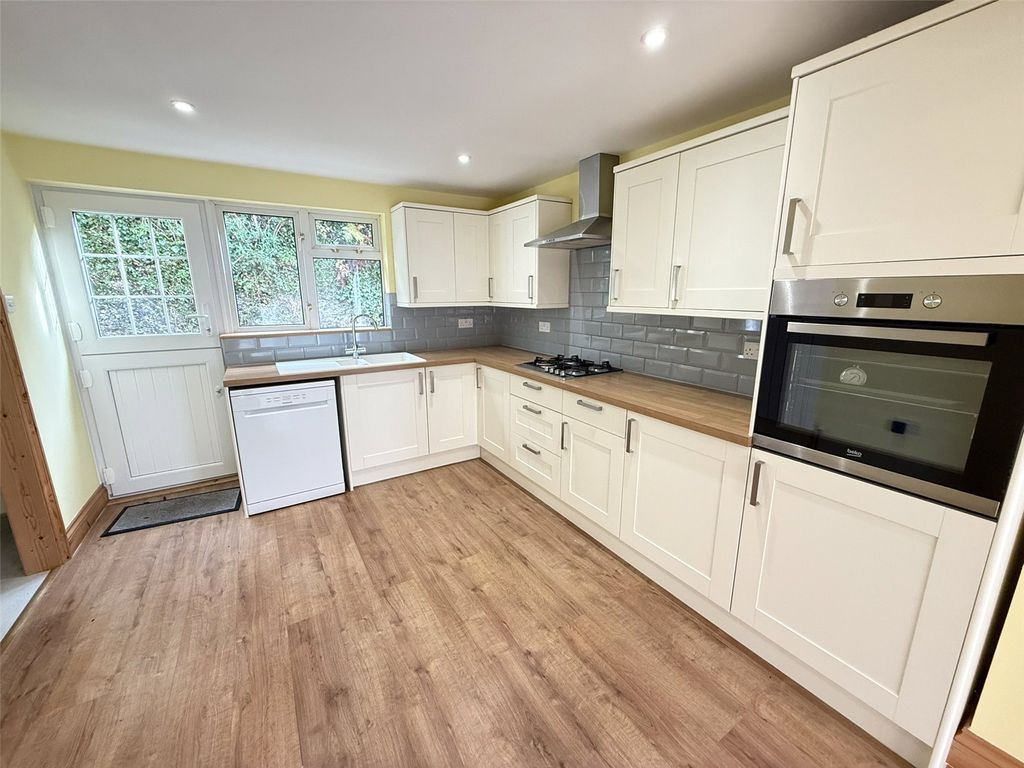 Property photo 2 of 13 Picture No. 11