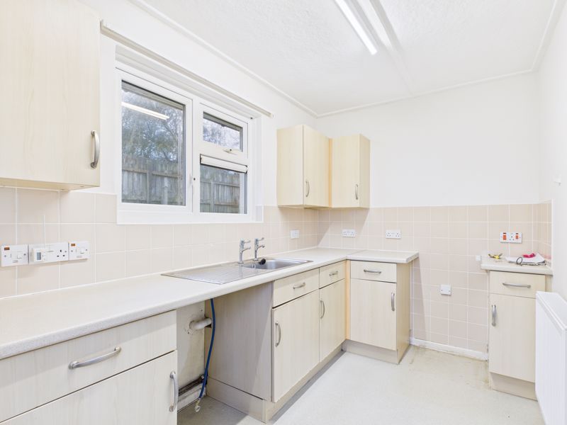 Property photo 3 of 8 Kitchen