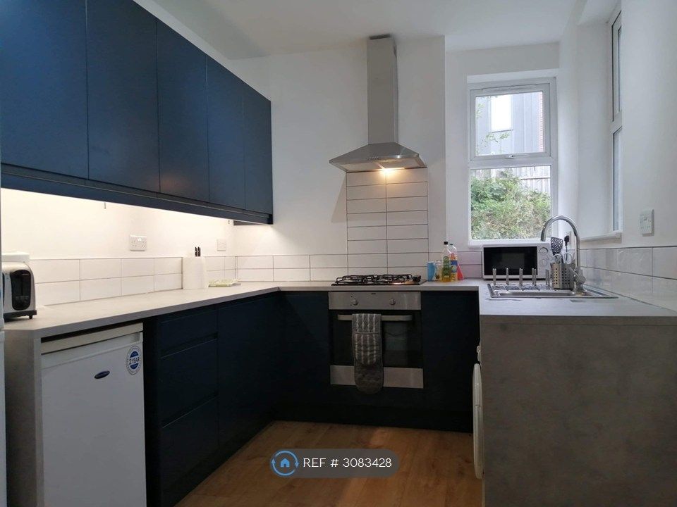 Property photo 3 of 14 Kitchen