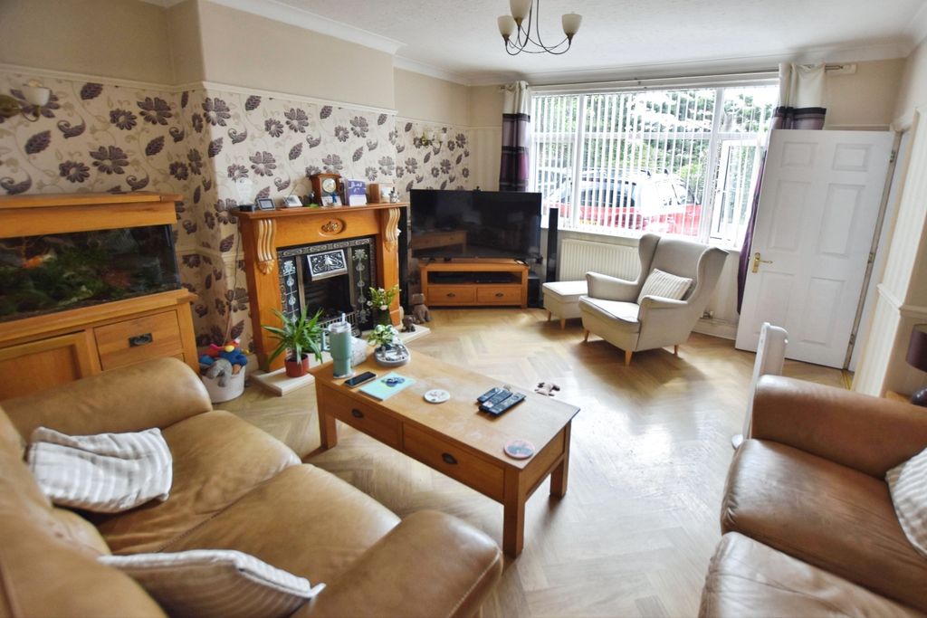 Property photo 2 of 9 Pbox-Living_Room-313798.Jpg