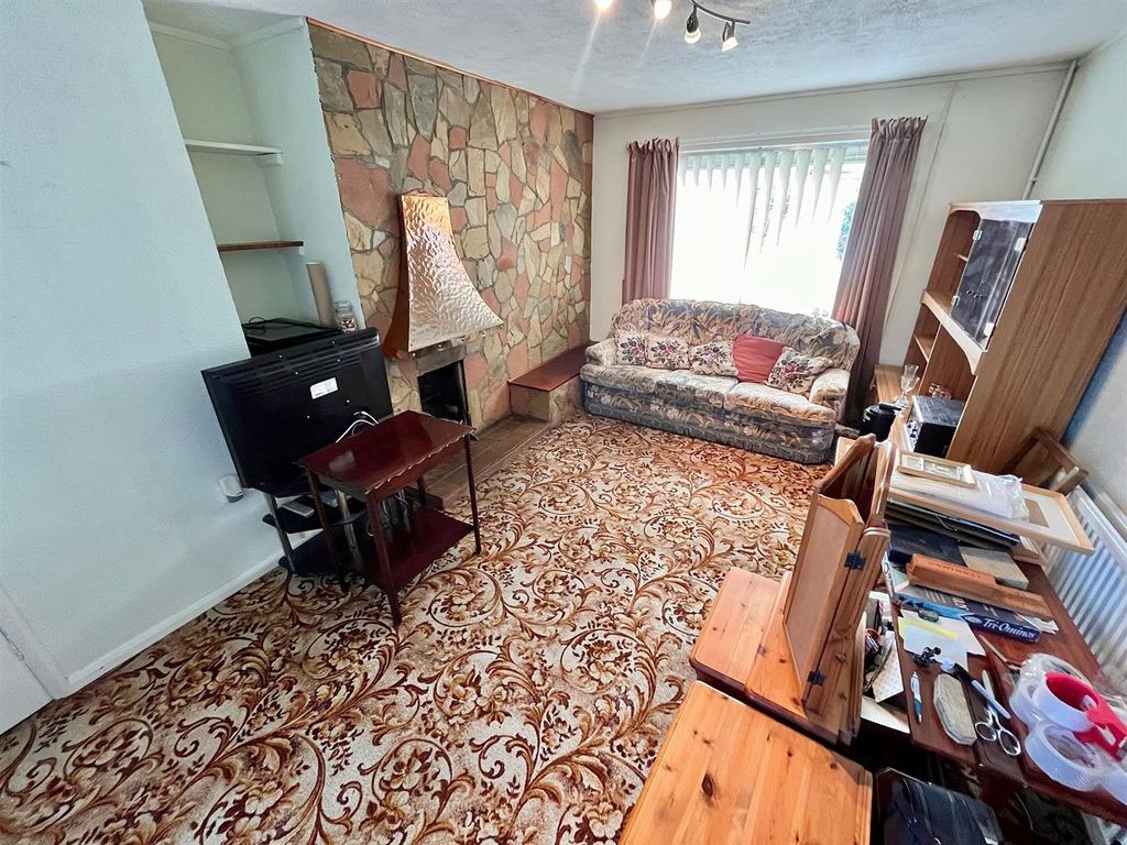 Property photo 2 of 11 Lounge