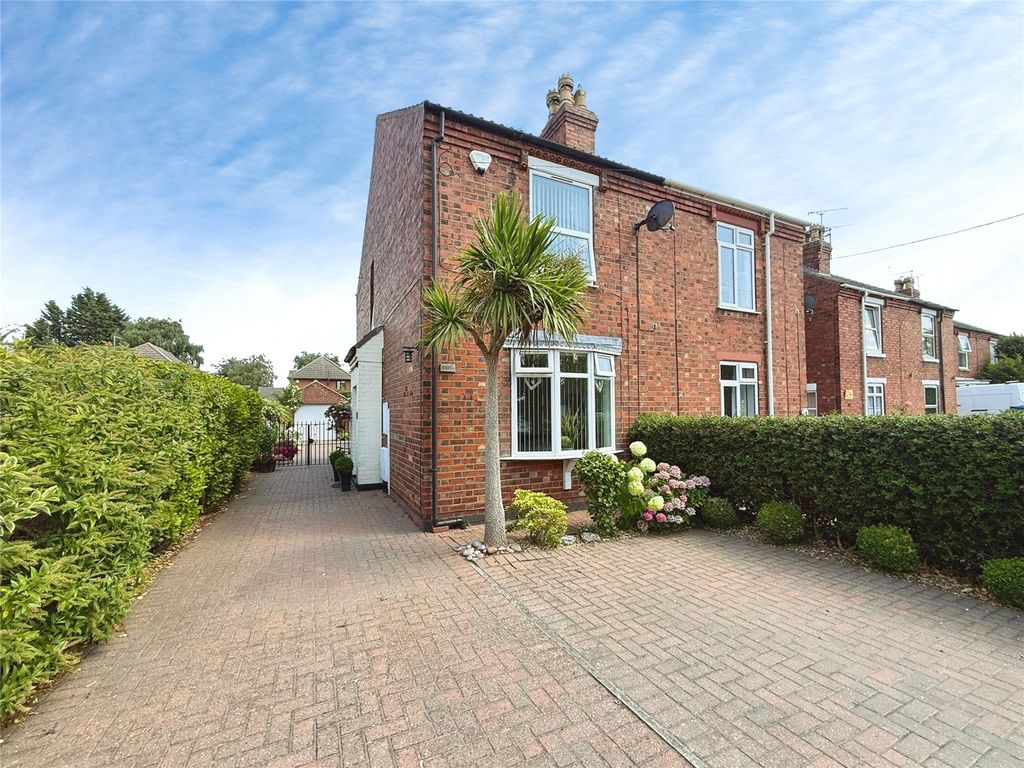 Property photo 1 of 16 Gardens