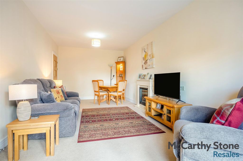 Property photo 3 of 28 8694297-Interior07.Jpg
