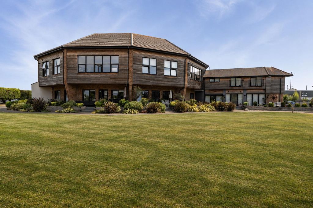 Property photo 1 of 21 Front Shot Roundhouse.Png