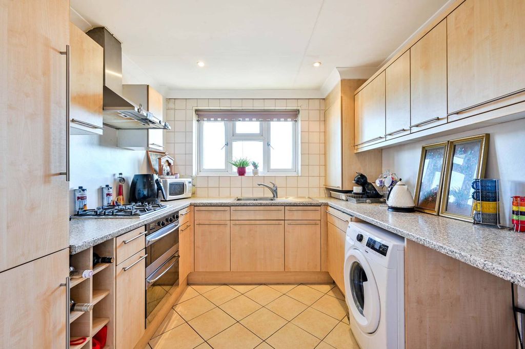 Property photo 3 of 12