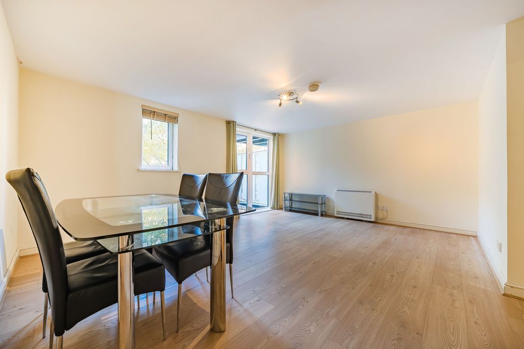 Property photo 2 of 20