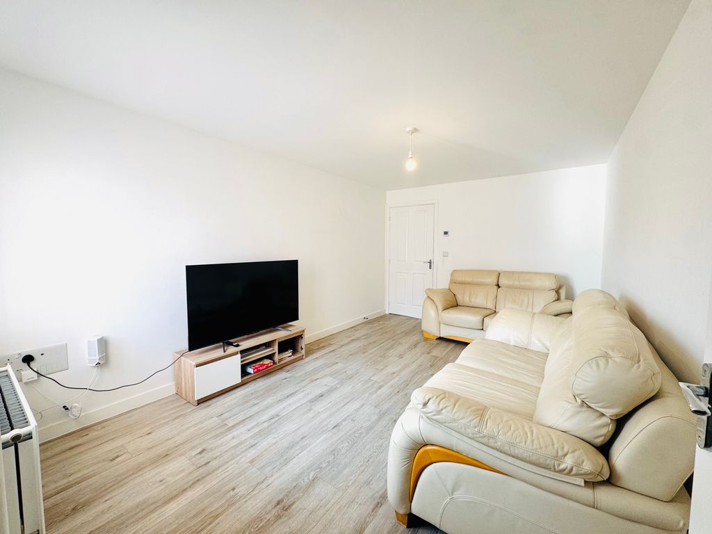 Property photo 2 of 12 Image