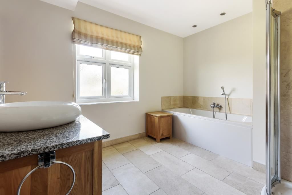 Property photo 3 of 10 Bathroom