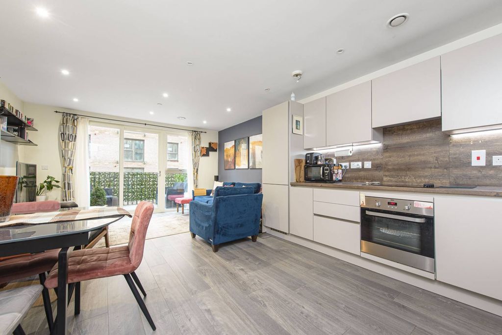 Property photo 3 of 8