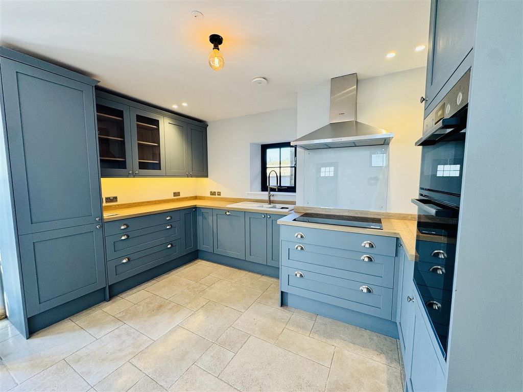 Property photo 2 of 41 Kitchen/Breakfast Room