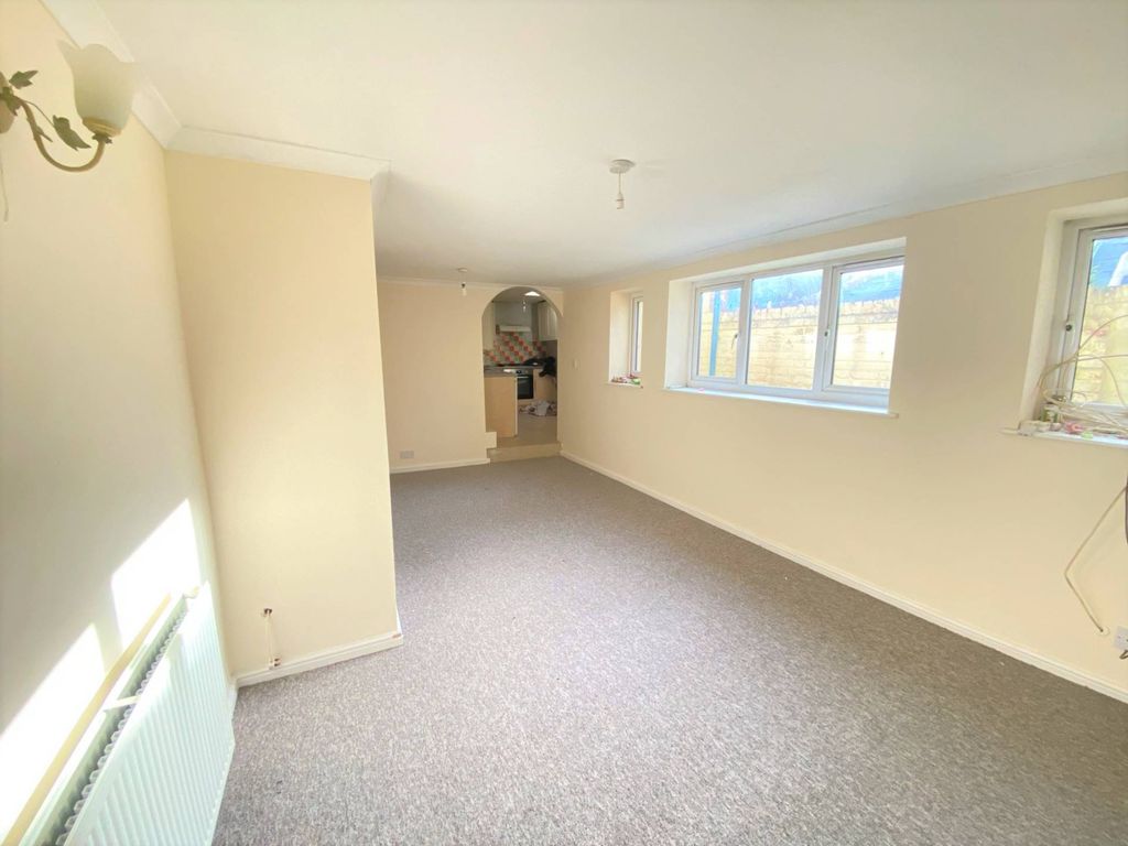 Property photo 3 of 4