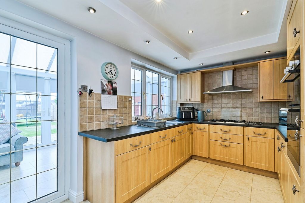 Property photo 2 of 20 Pbox-Img.Jpg