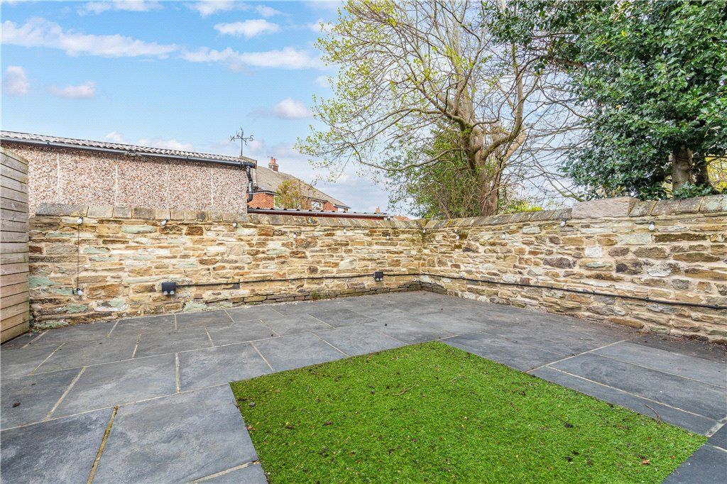 Property photo 2 of 17 Gardens