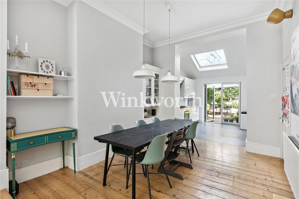 Property photo 3 of 18 Picture No. 06